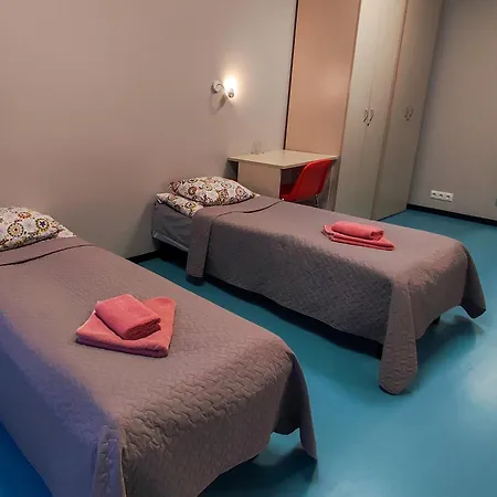 Airport Hostal *